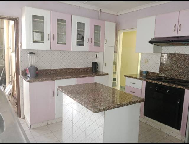4 BEDROOM HOUSE FOR SALE IN RAISETHORPE